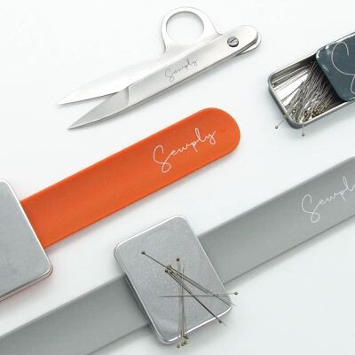 Sewply Nähutensilien online kaufen. Scheren, Fadenscheren, Pins, Nadeln, magnetisches Armband, Stecknadeln, uvm.