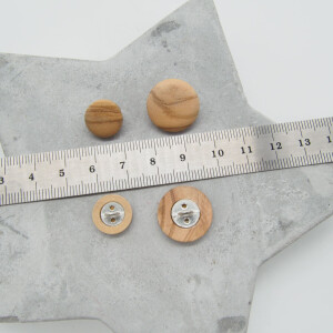 OLIVE WOOD EYELET BUTTON NATURE
